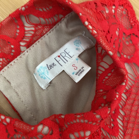 Love Fire Red Blouse size small perfect for spring, summer, fall, winter - Picture 2 of 6